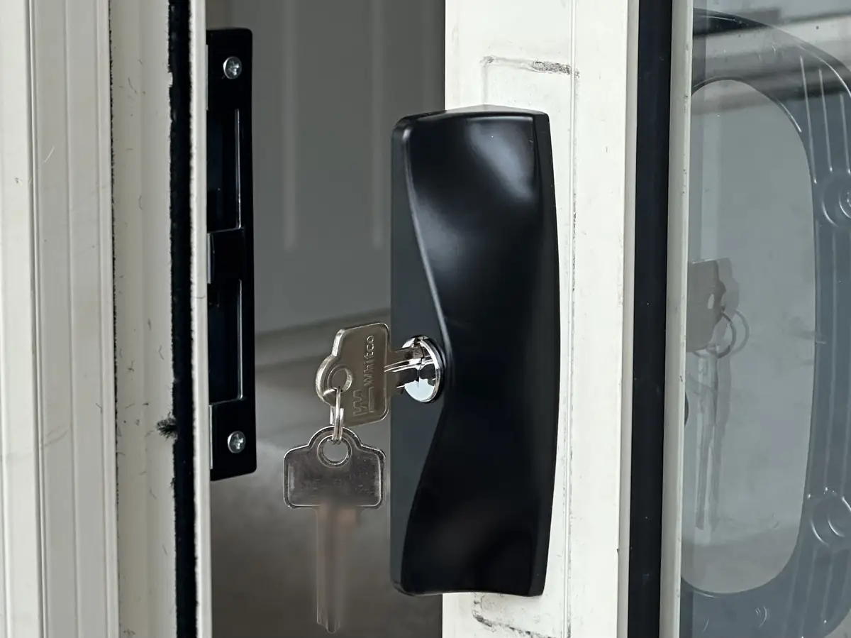 Adding a Key Lock to a Sliding Door in Botany